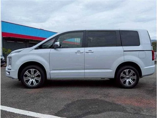 Mitsubishi Delica D5 2025 — миниатюра 3