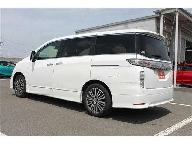 Nissan Elgrand 2024 — миниатюра 4
