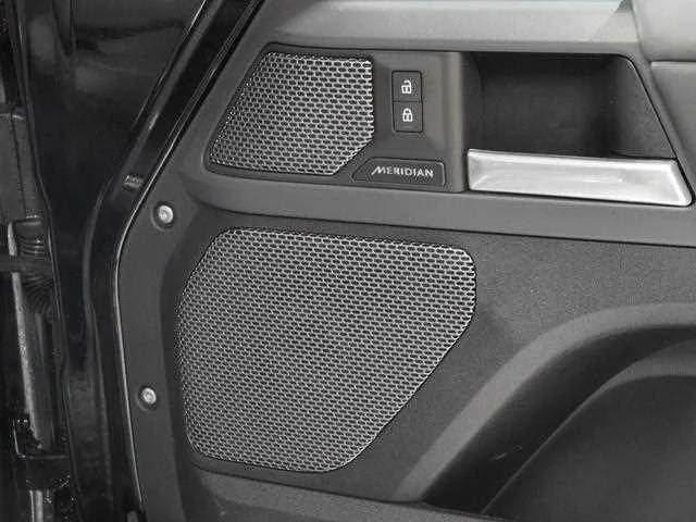 Land Rover Defender 2024 — миниатюра 5