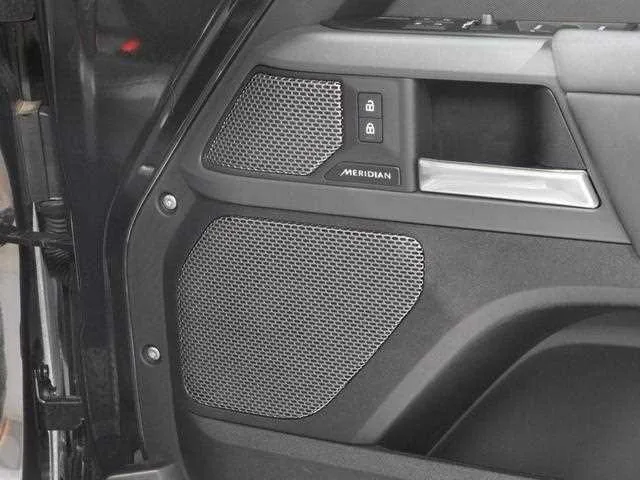 Land Rover Defender 2024 — миниатюра 5