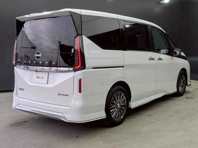 Nissan Serena 2025 — миниатюра 2