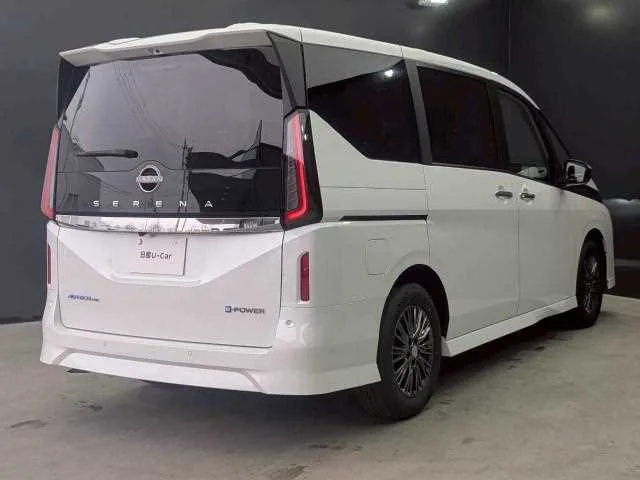 Nissan Serena 2026 — миниатюра 2