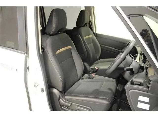 Nissan Serena 2025 — миниатюра 2