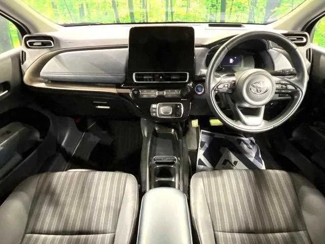 Toyota AQUA 2023 — миниатюра 2