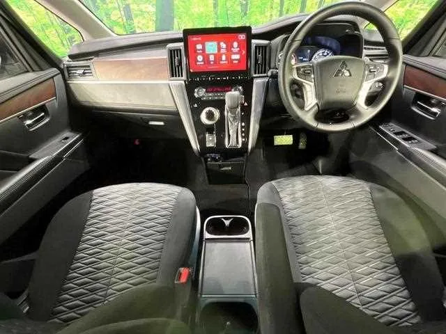 Mitsubishi Delica D:5 2024 — миниатюра 2