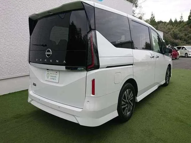 Nissan Serena 2024 — миниатюра 2