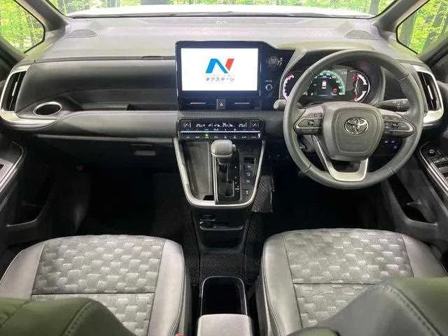 Toyota Voxy 2025 — миниатюра 2