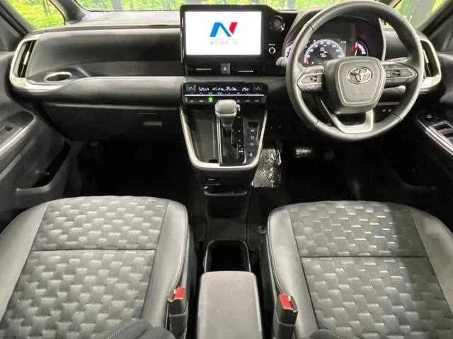 Toyota Voxy 2025 — миниатюра 2