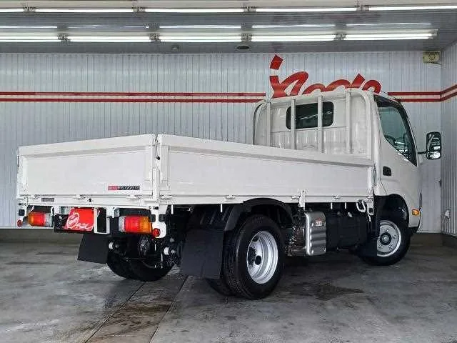 Hino Dutro 2025 — миниатюра 2