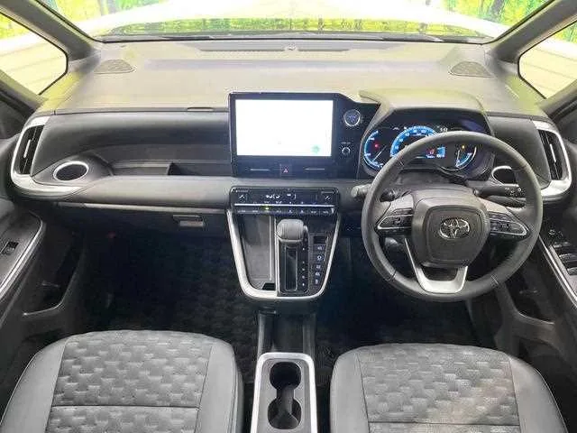 Toyota Voxy 2023 — миниатюра 2