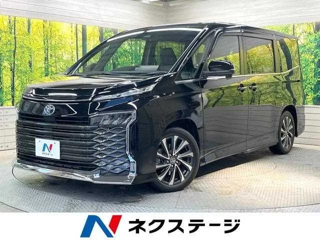 Toyota Voxy 2023 — фото 1, купить с доставкой в Москву