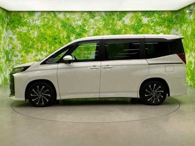 Toyota Noah 2023 — миниатюра 2