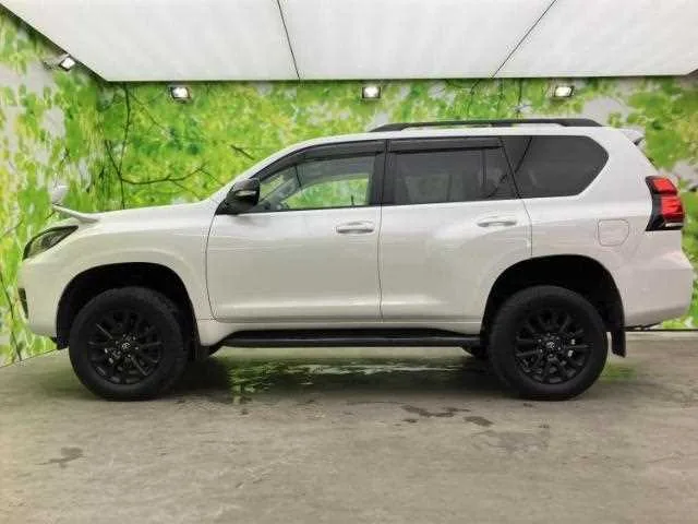 Toyota Land Cruiser Prado 2023 — миниатюра 2