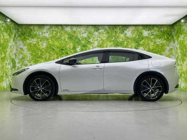 Toyota Prius 2024 — миниатюра 2