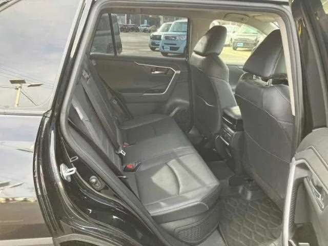 Toyota RAV4 2023 — миниатюра 3