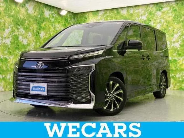 Toyota Voxy 2024 — фото 1, купить с доставкой в Москву