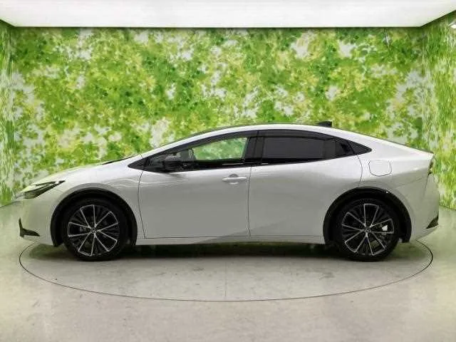 Toyota Prius Z 2023 — миниатюра 2