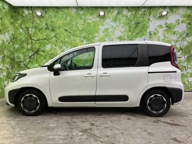 Toyota Sienta 2023 — миниатюра 2