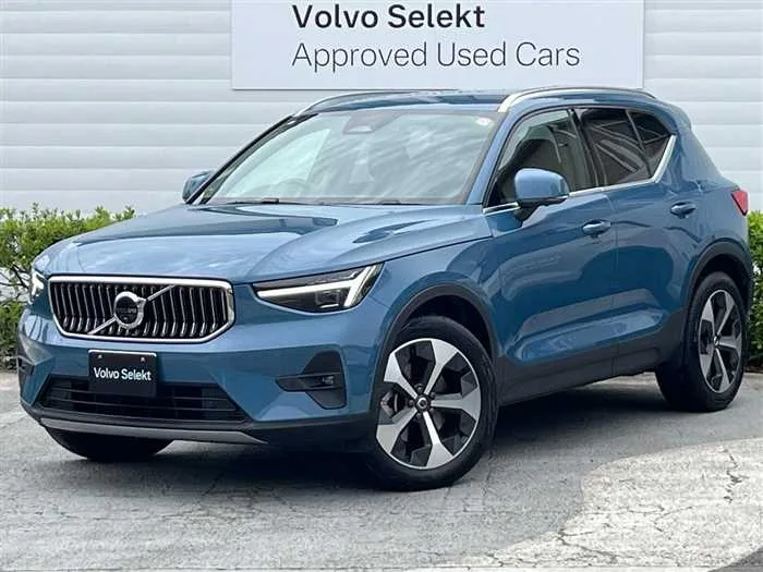 Volvo XC40 2023 — фото 1, купить с доставкой в Москву