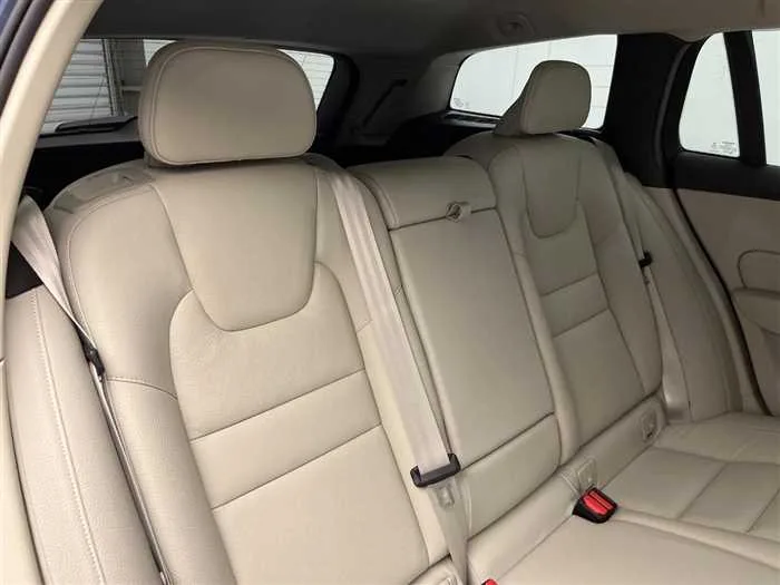 Volvo V60 2022 — миниатюра 4
