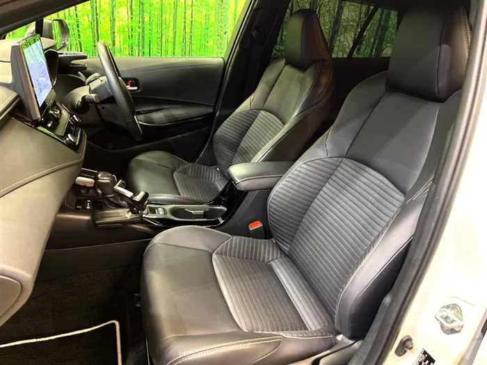 Toyota Corolla Sedan 2023 — миниатюра 4