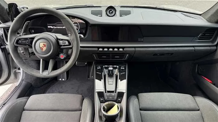 Porsche 911 GTS PDK 2025 — миниатюра 5