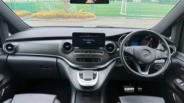 Mercedes-Benz V-Class V220d AMG 2022 — миниатюра 5
