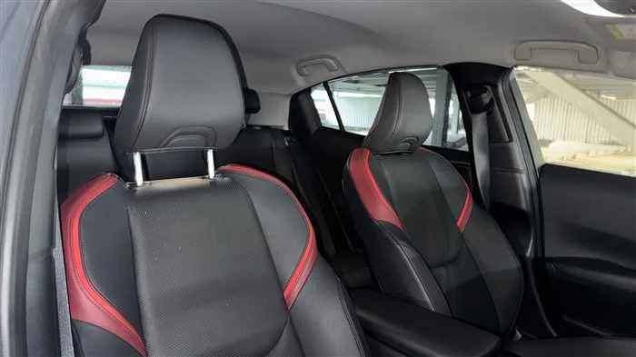 Toyota Prius Z PHEV 2023 — миниатюра 3