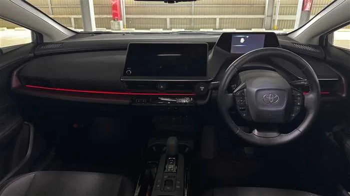 Toyota Prius Z PHEV 2023 — миниатюра 5
