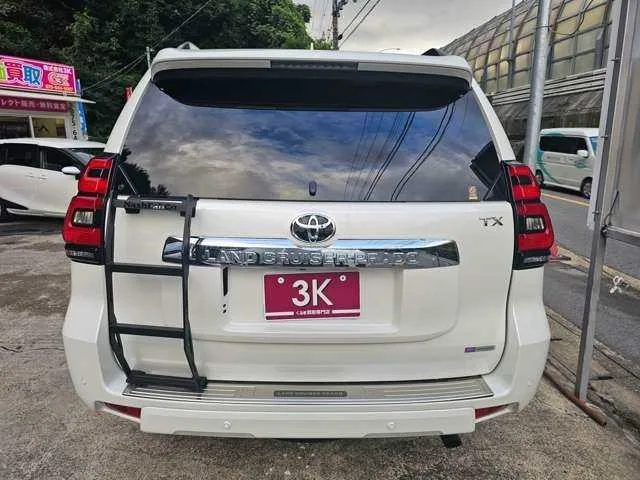 Toyota Land Cruiser Prado 2.7 TX LPKG Black Edition 4WD 2023 — миниатюра 3