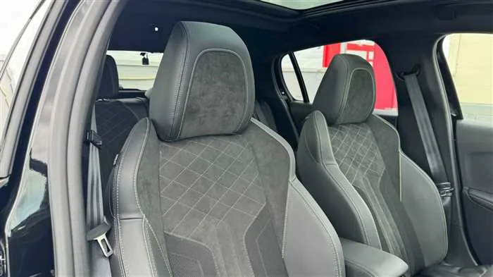 Peugeot 208 GT 2022 — миниатюра 5