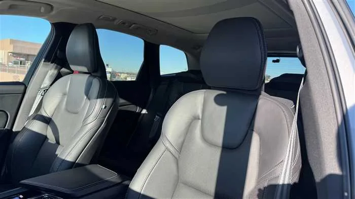 Volvo XC60 T6 AWD 2023 — миниатюра 3