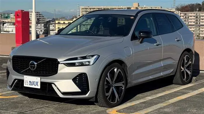 Volvo XC60 T6 AWD 2023 — фото 1, купить с доставкой в Москву