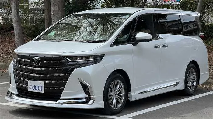 Toyota Alphard Z 2024 — фото 1, купить с доставкой в Москву