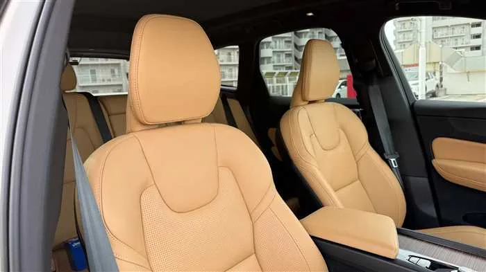 Volvo XC60 B5 AWD 2023 — миниатюра 3