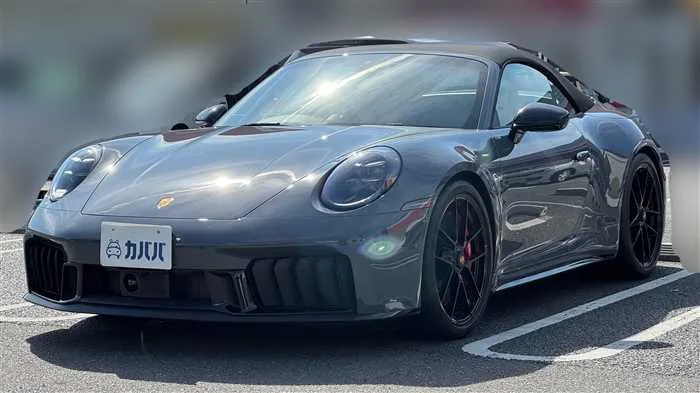 Porsche 911 4 GTS 2025 — миниатюра 2