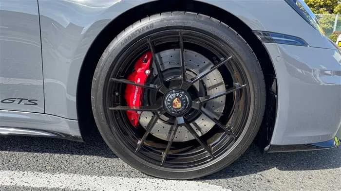 Porsche 911 4 GTS 2025 — миниатюра 4