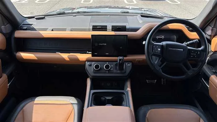 Land Rover Defender 110 X 3.0L D300 2024 — миниатюра 5