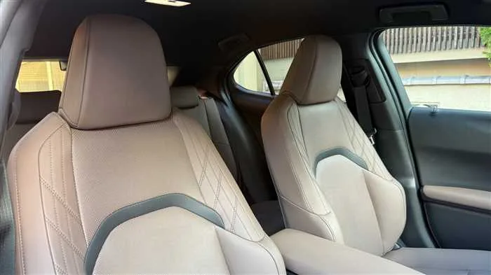Lexus UX 300h 2025 — миниатюра 3