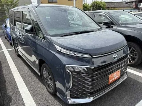 Toyota Voxy 2024 купить в Москве