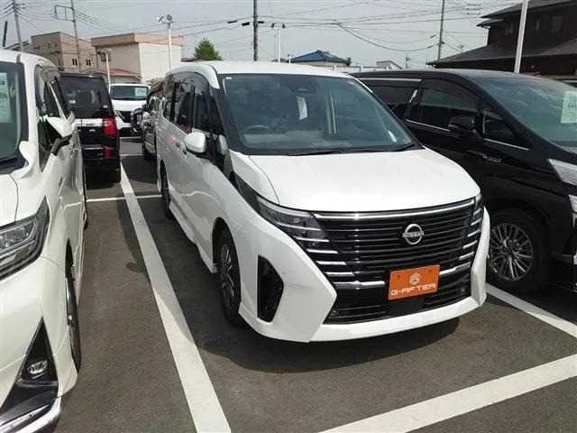Nissan Serena 2023 — фото 1, купить с доставкой в Москву