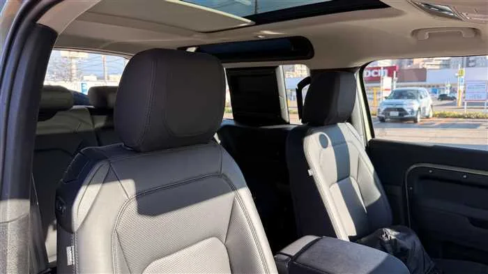 Land Rover Defender 90 SE P300 2023 — миниатюра 3