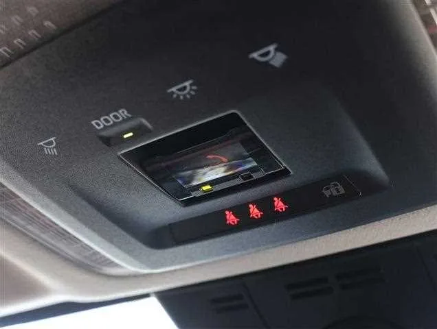 Toyota Prius Z 2023 — миниатюра 5