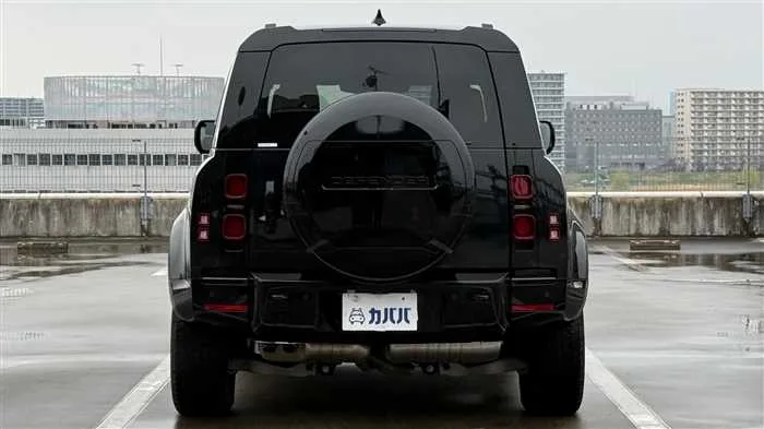 Land Rover Defender 110 X SE D300 2024 — миниатюра 3
