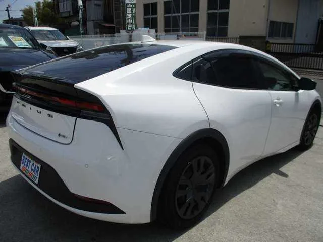 Toyota Prius 1.8 X 2023 — миниатюра 3