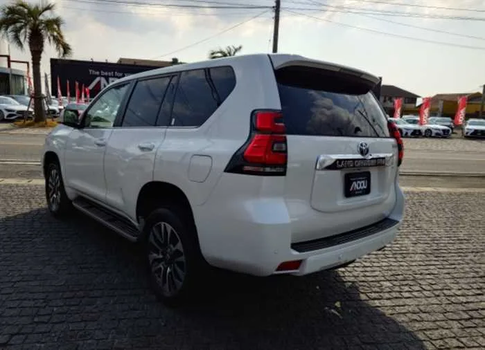 Toyota Land Cruiser Prado TZ-G DIESEL SUNROOF 7-SEATS 2024 — миниатюра 2
