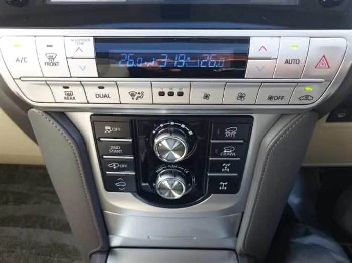 Toyota Land Cruiser Prado TZ-G DIESEL SUNROOF 7-SEATS 2024 — миниатюра 4