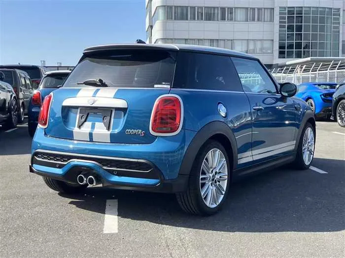 BMW MINI Cooper S 2023 — миниатюра 5