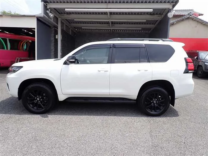 Toyota Land Cruiser Prado TX-L Matte Black Edition 2023 — миниатюра 2