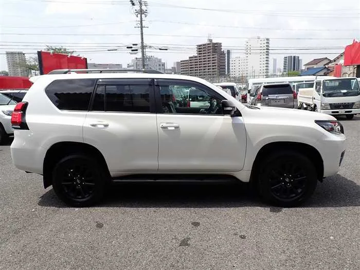 Toyota Land Cruiser Prado TX-L Matte Black Edition 2023 — миниатюра 3